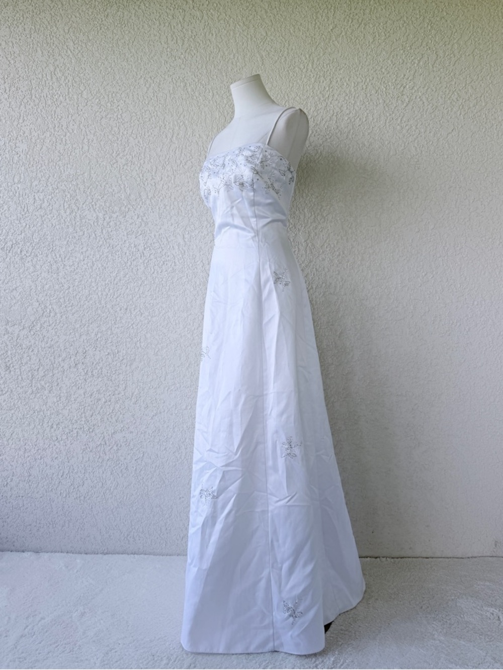 Dress - Picture 2 of 5